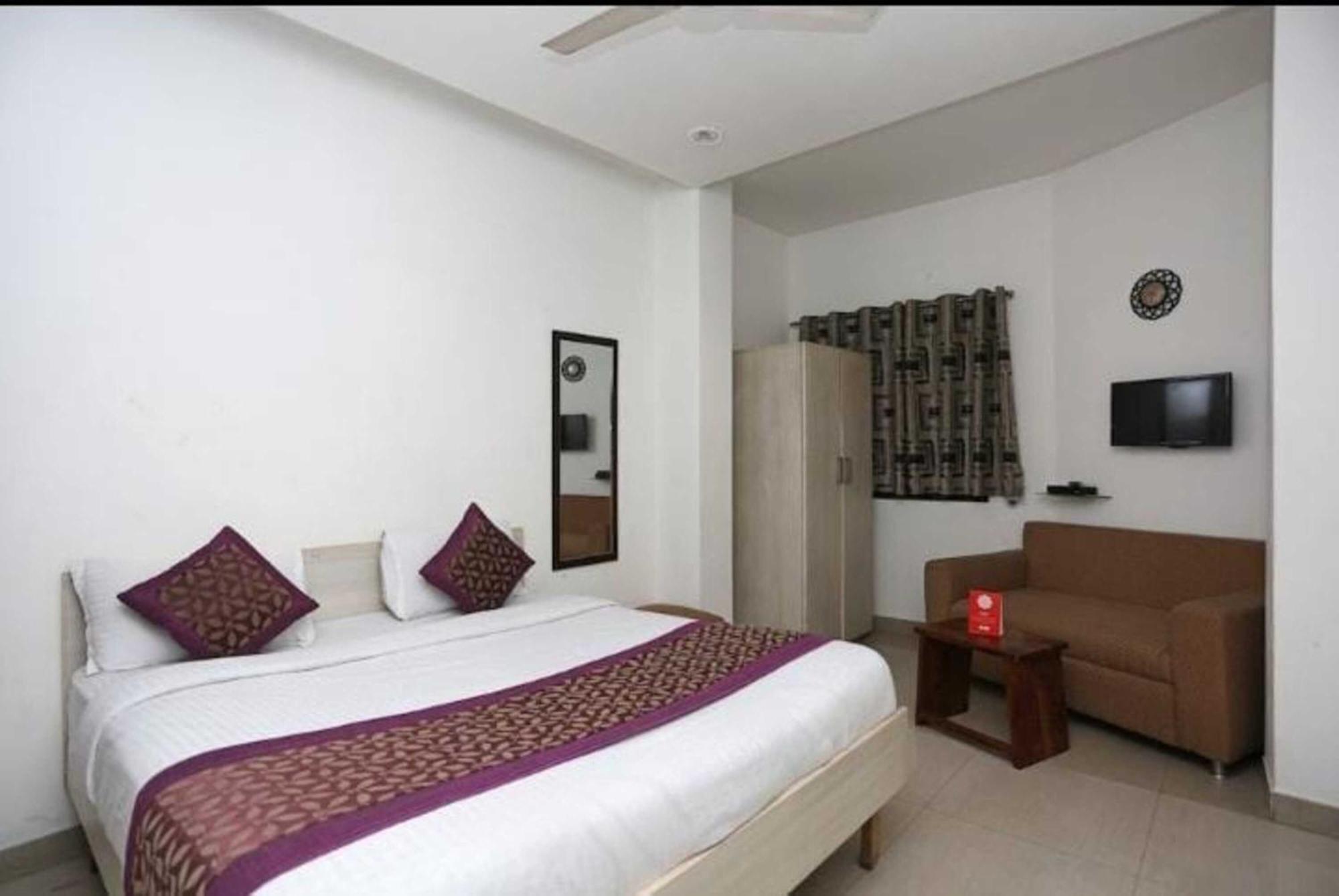 Deluxe In Jangpura Hotel 3*